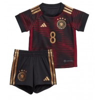 Dětský Fotbalový dres Německo Leon Goretzka #8 MS 2022 Venkovní Krátký Rukáv (+ trenýrky)